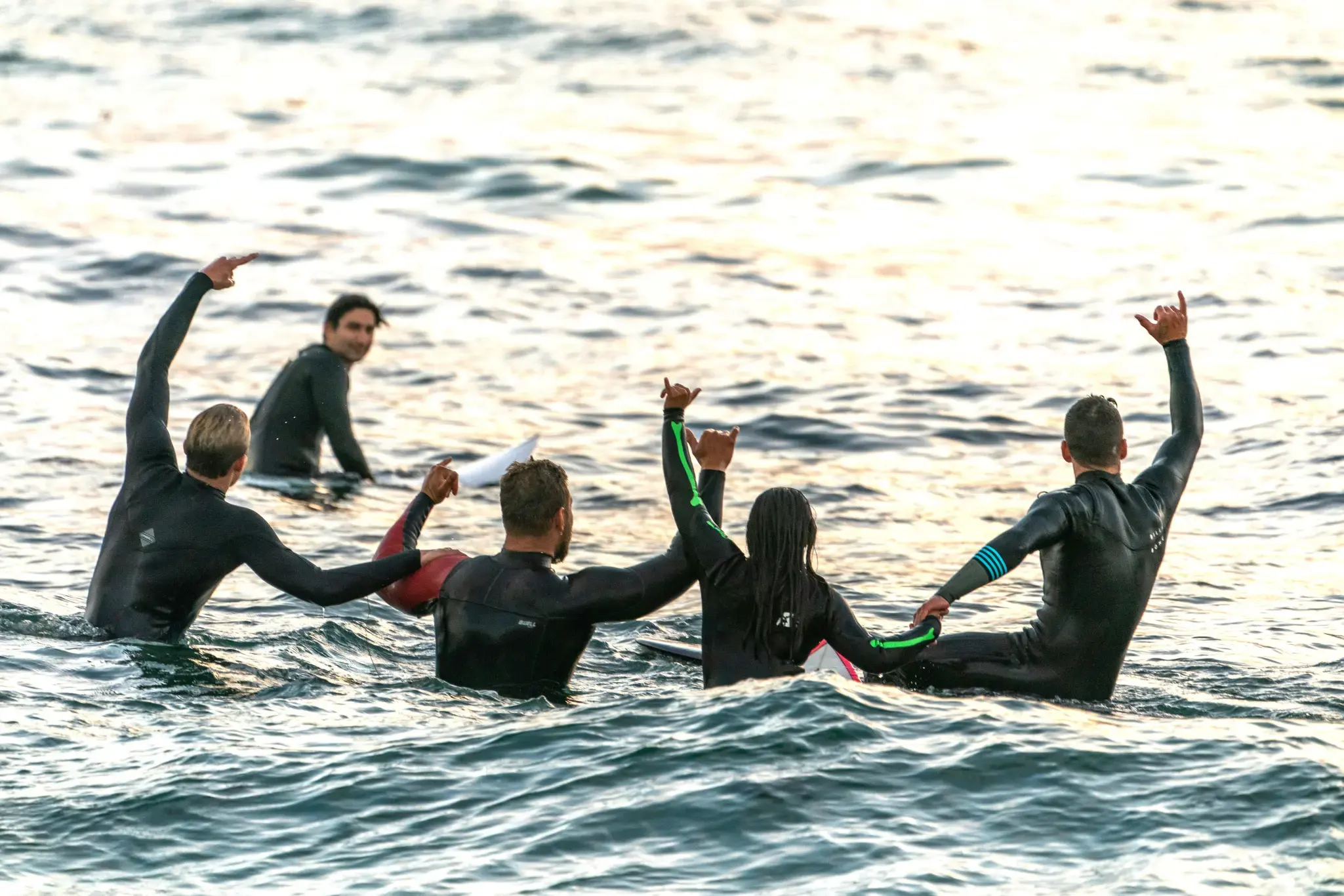 Il team della scuola S-LOOP sulla spiaggia delle Saline a Olbia