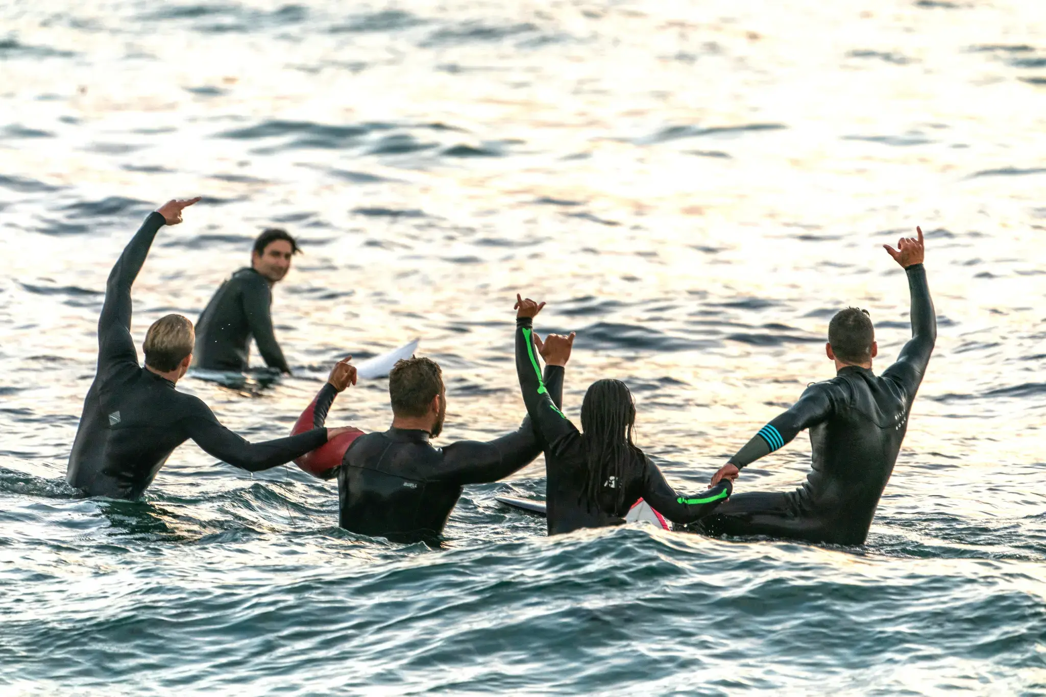 Il team della scuola S-LOOP sulla spiaggia delle Saline a Olbia